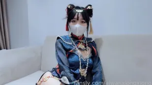 変態ルームメイトにコスプレを見せつけたら… 痙攣絶頂でご褒美をねだる私