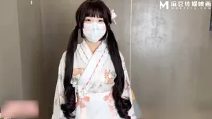 オフラインコスプレ同伴プレイ 白肌美少女を襲う変態客 QQ糖