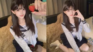 高顔値学妹を約して深喉を舐めさせベッドに押し付けて深突きが止まらない