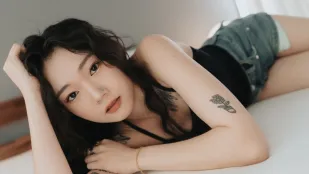 陽気サーファー美女Kumiの反差萌騎乗位　波打つ腰が男を絶頂射精に導く