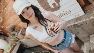 人気カフェの美人オーナー33歳、Dカップ本物巨乳を突かれ続け中出し絶頂