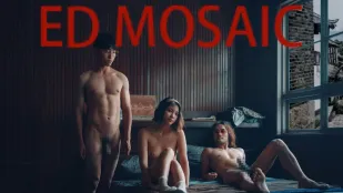 EDmosaic 小巴が撮影助手を誘惑！肉棒見て即フェラ開始！撮影中にそのまま3P大乱交